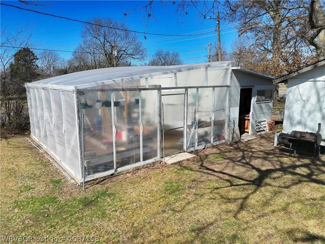 221 W Poplar Street, Stilwell, OK 74960