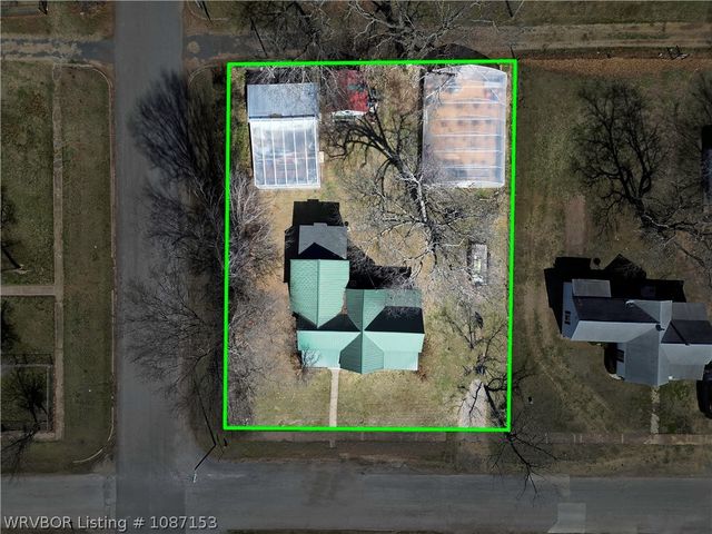 221 W Poplar Street, Stilwell, OK 74960