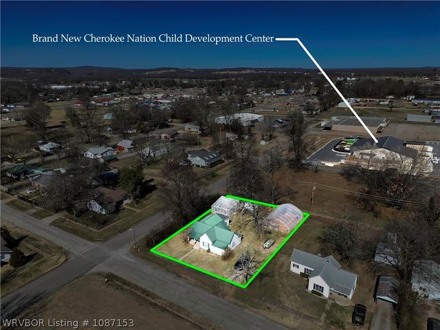 221 W Poplar Street, Stilwell, OK 74960