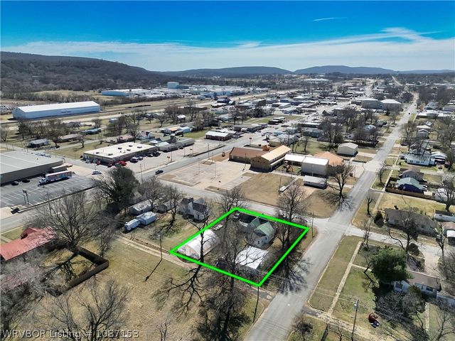 221 W Poplar Street, Stilwell, OK 74960