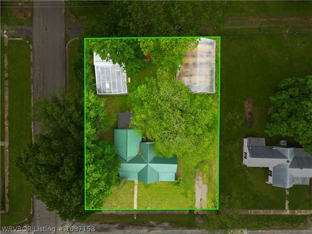 221 W Poplar Street, Stilwell, OK 74960