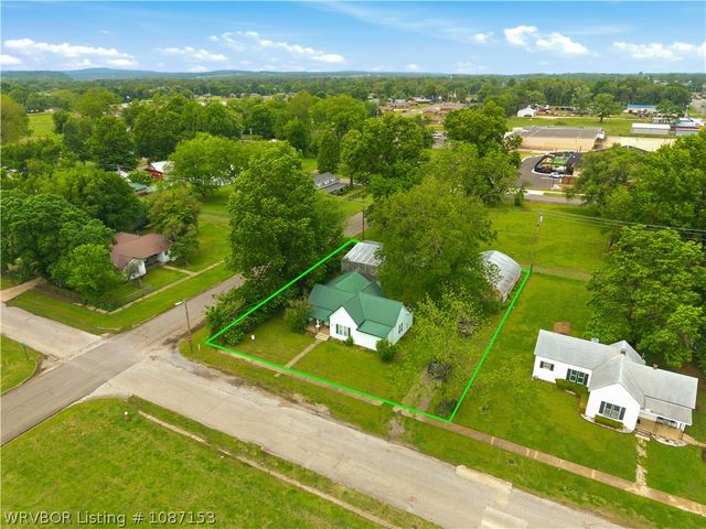 221 W Poplar Street, Stilwell, OK 74960