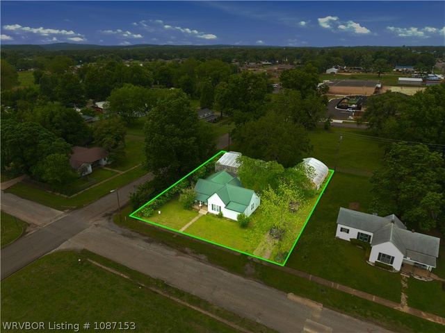 221 W Poplar Street, Stilwell, OK 74960