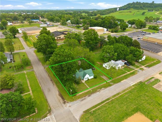 221 W Poplar Street, Stilwell, OK 74960