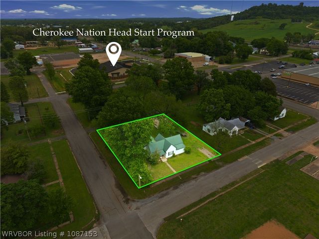 221 W Poplar Street, Stilwell, OK 74960