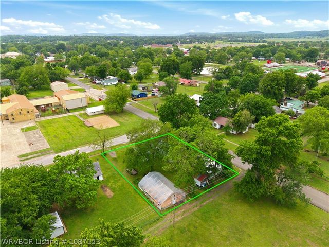 221 W Poplar Street, Stilwell, OK 74960