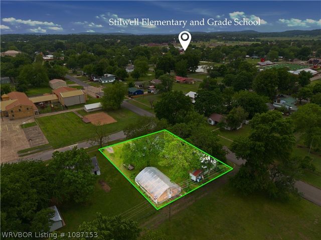 221 W Poplar Street, Stilwell, OK 74960