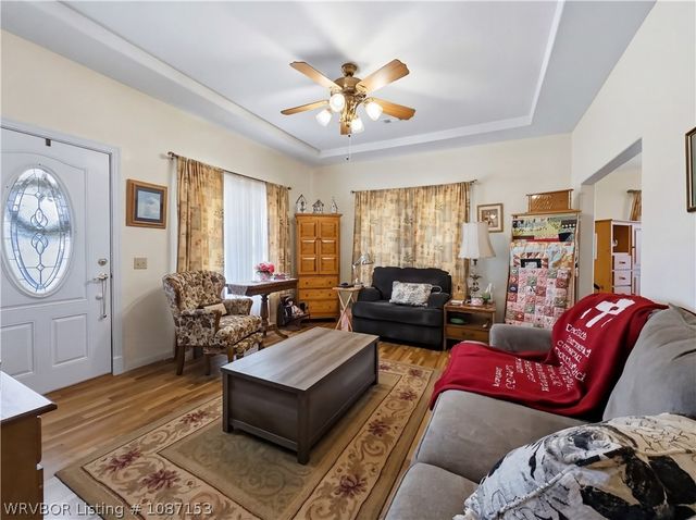 221 W Poplar Street, Stilwell, OK 74960