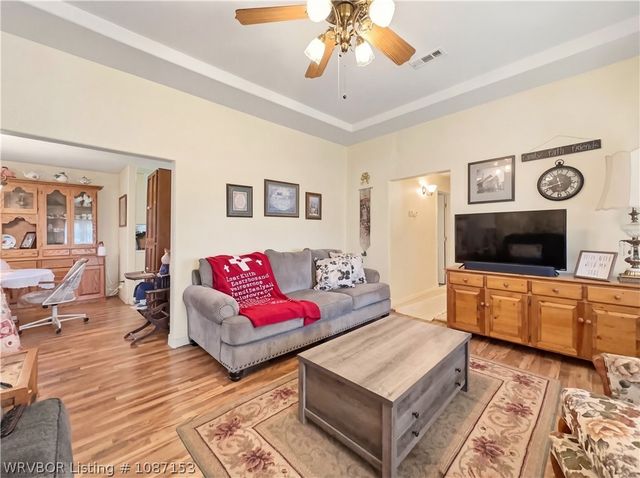 221 W Poplar Street, Stilwell, OK 74960