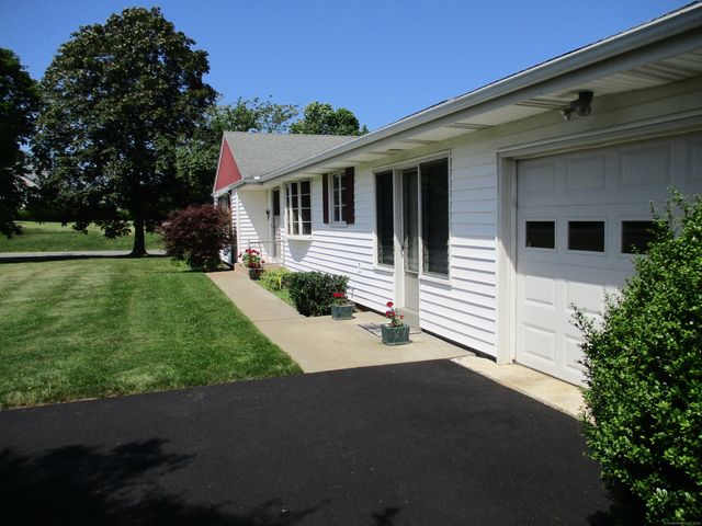 8 Susan Lane, Meriden, CT 06450