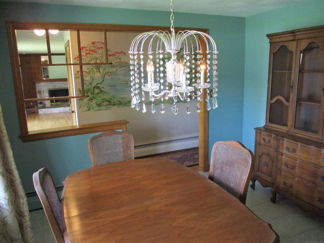 8 Susan Lane, Meriden, CT 06450