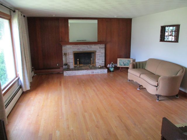 8 Susan Lane, Meriden, CT 06450