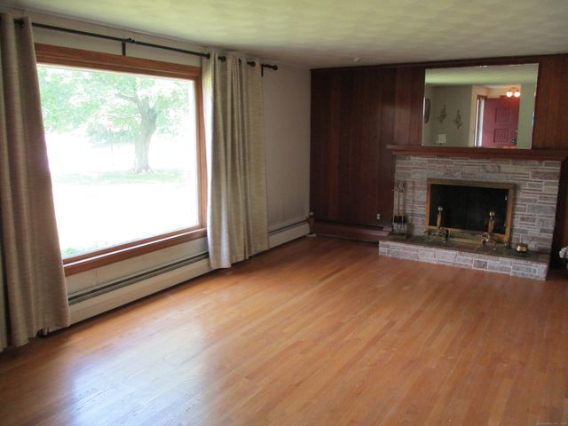 8 Susan Lane, Meriden, CT 06450
