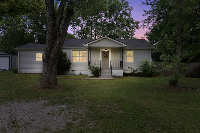 544 Stones River Rd, La Vergne, TN 37086