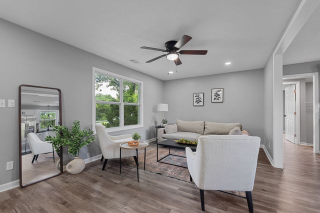 544 Stones River Rd, La Vergne, TN 37086