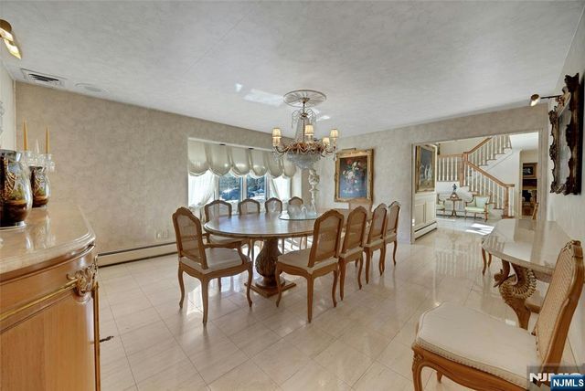 510 Hampton Hill Road, Franklin Lakes, NJ 07417