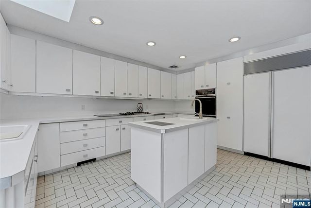 510 Hampton Hill Road, Franklin Lakes, NJ 07417