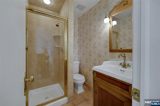 510 Hampton Hill Road, Franklin Lakes, NJ 07417