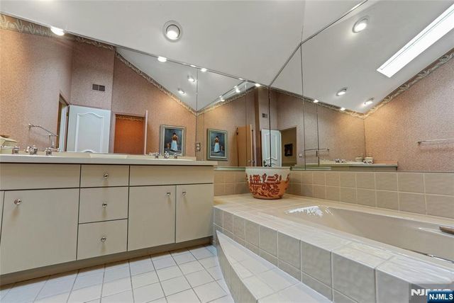 510 Hampton Hill Road, Franklin Lakes, NJ 07417