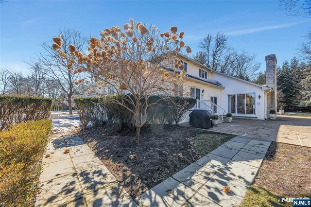 510 Hampton Hill Road, Franklin Lakes, NJ 07417