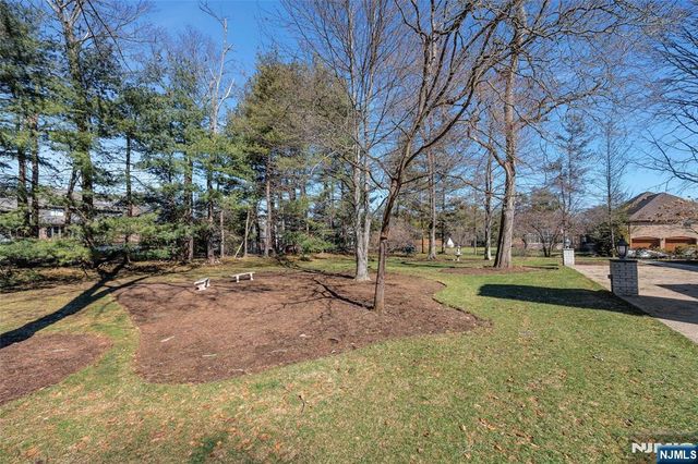 510 Hampton Hill Road, Franklin Lakes, NJ 07417