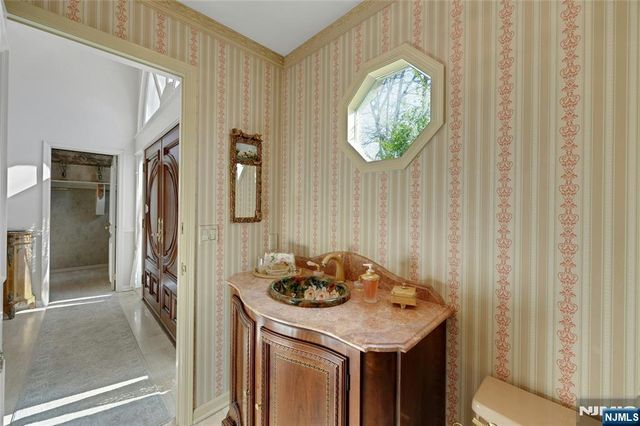 510 Hampton Hill Road, Franklin Lakes, NJ 07417