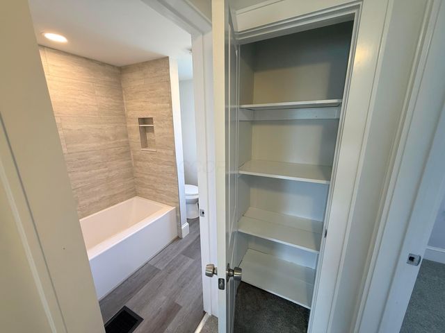 512 E Woodrow Avenue, Columbus, OH 43207