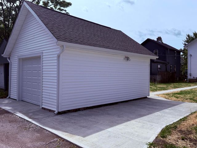 512 E Woodrow Avenue, Columbus, OH 43207