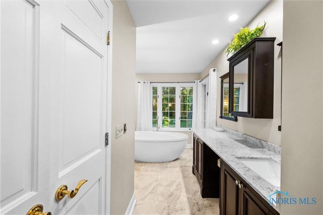 2015 King Road, Toledo, OH 43617
