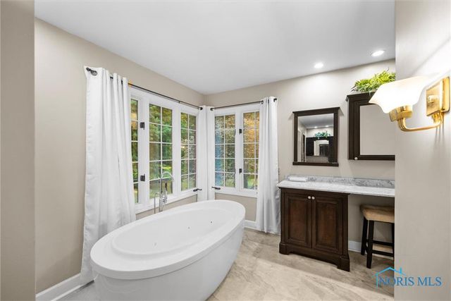 2015 King Road, Toledo, OH 43617