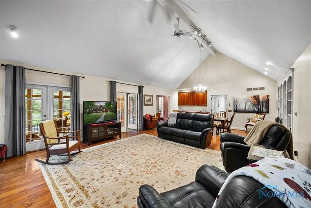 2015 King Road, Toledo, OH 43617