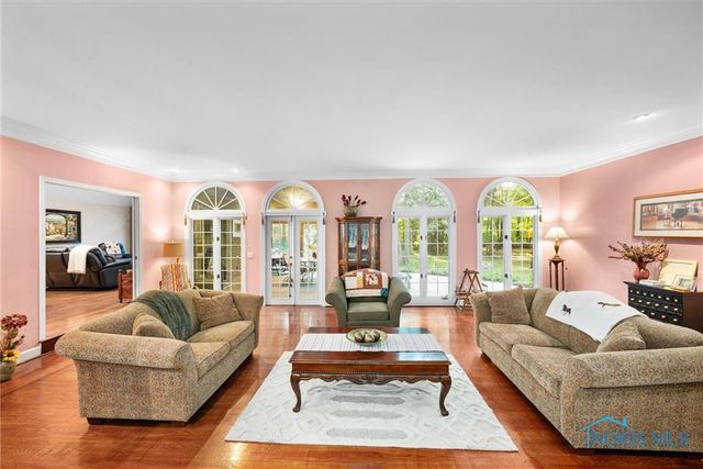 2015 King Road, Toledo, OH 43617