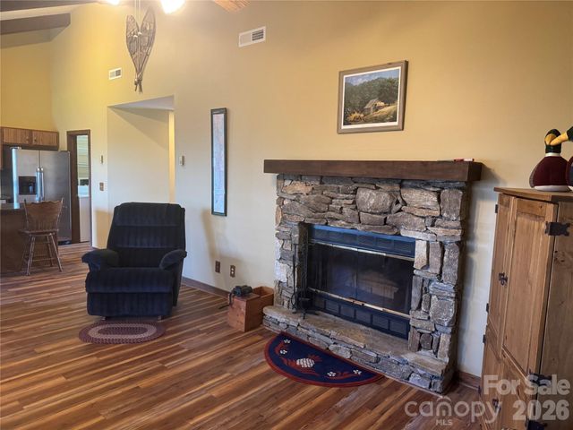 302 Eagles Nest Court S, Mars Hill, NC 28754
