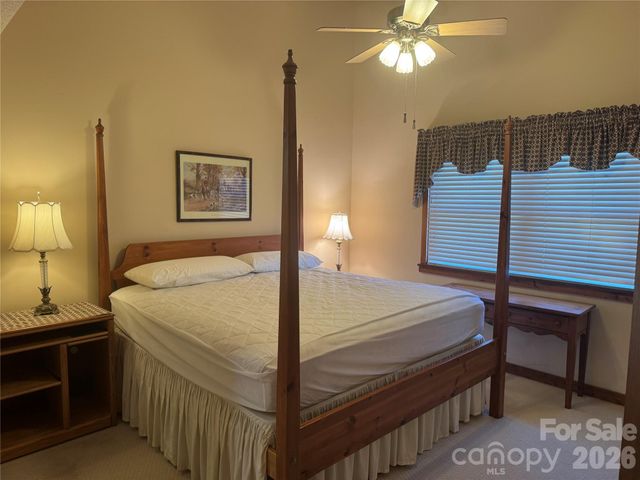 302 Eagles Nest Court S, Mars Hill, NC 28754