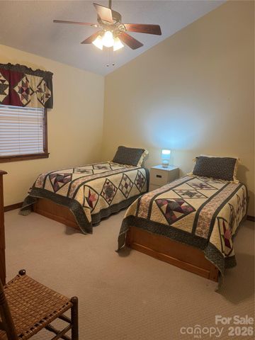 302 Eagles Nest Court S, Mars Hill, NC 28754
