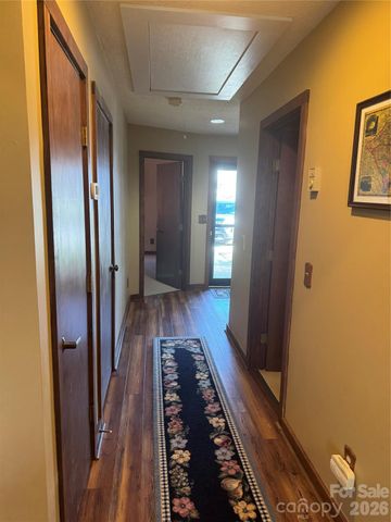 302 Eagles Nest Court S, Mars Hill, NC 28754