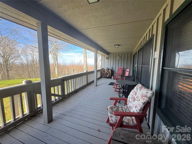 302 Eagles Nest Court S, Mars Hill, NC 28754