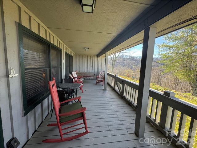 302 Eagles Nest Court S, Mars Hill, NC 28754