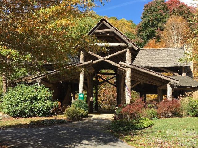302 Eagles Nest Court S, Mars Hill, NC 28754
