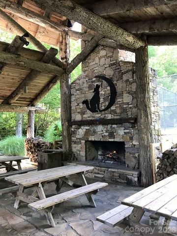 302 Eagles Nest Court S, Mars Hill, NC 28754