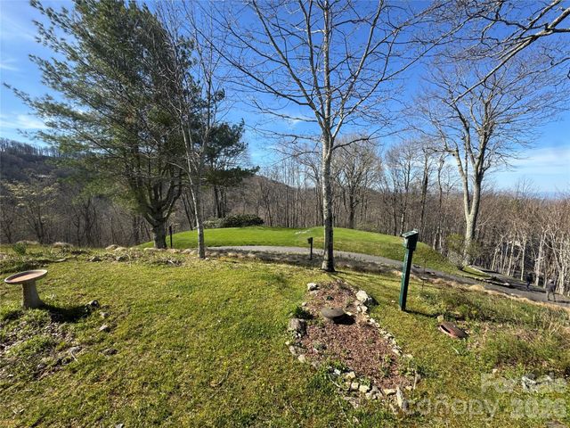 302 Eagles Nest Court S, Mars Hill, NC 28754