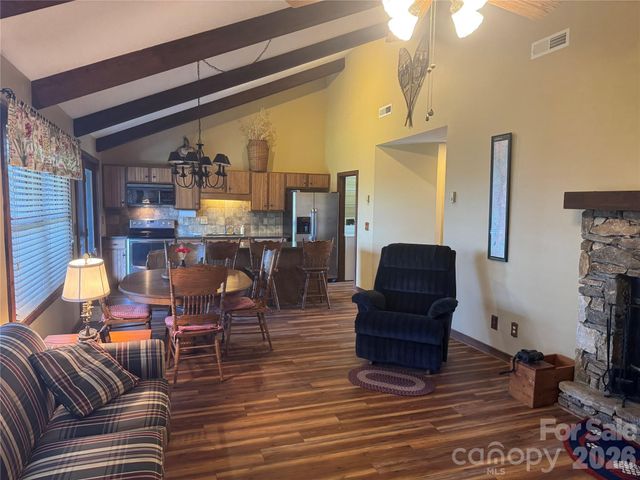 302 Eagles Nest Court S, Mars Hill, NC 28754