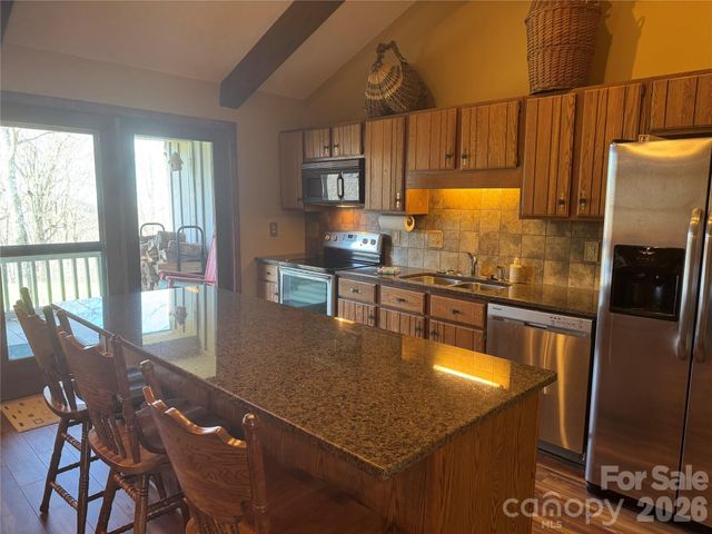 302 Eagles Nest Court S, Mars Hill, NC 28754