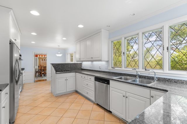 1429 20th Street SW, Rochester, MN 55902