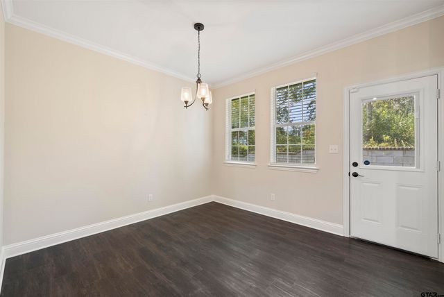 9710 W Lakeshore Dr, Tyler, TX 75709