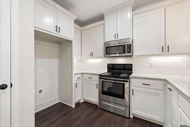 9710 W Lakeshore Dr, Tyler, TX 75709