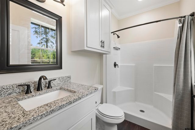 9710 W Lakeshore Dr, Tyler, TX 75709