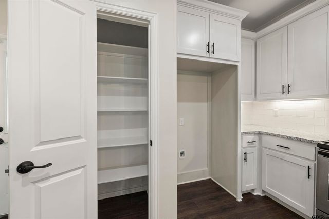 9710 W Lakeshore Dr, Tyler, TX 75709