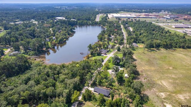 9710 W Lakeshore Dr, Tyler, TX 75709