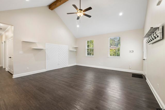 9710 W Lakeshore Dr, Tyler, TX 75709